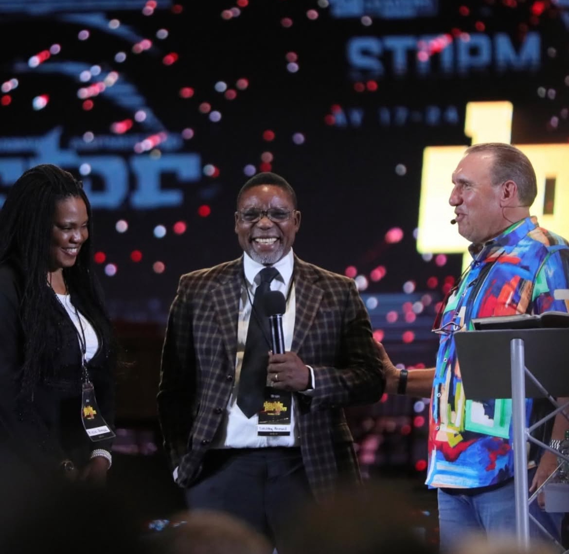 Président et Vice-Présidente RBIF avec Dr. Rodney Howard Browne, Fondateur RBI River University