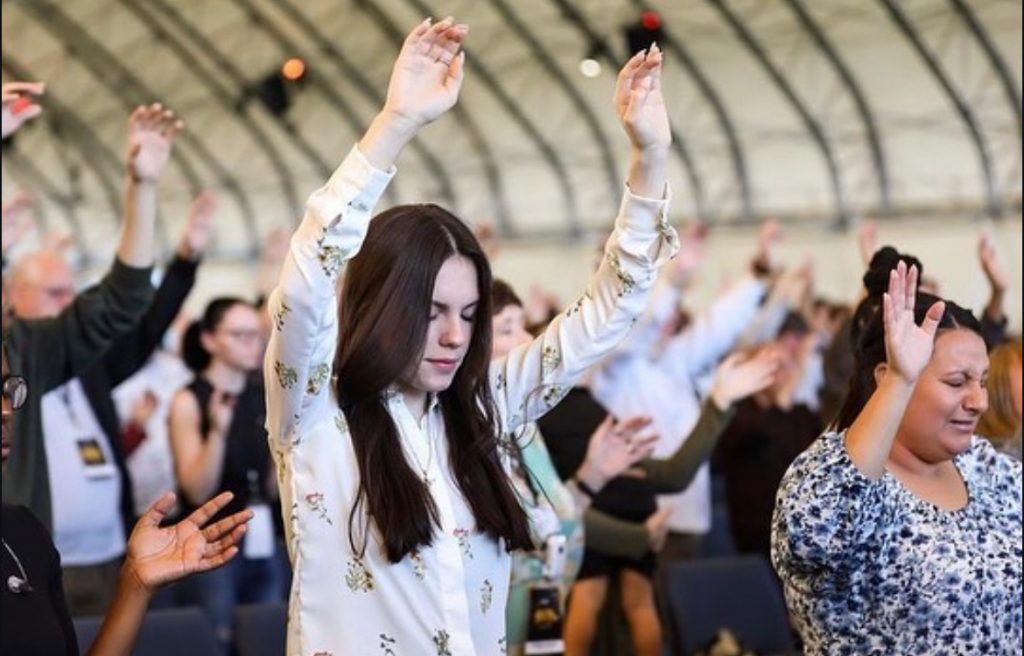 Pst. Timothy Ahmad avec les étudiants de RBI Tampa