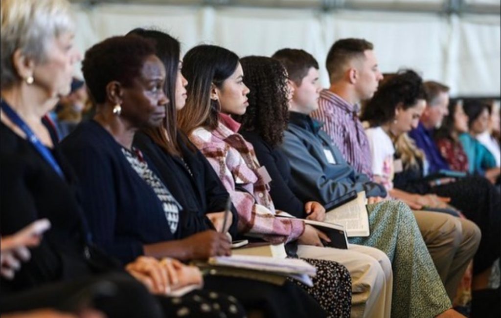 Pst. Timothy Ahmad avec les étudiants de RBI Tampa